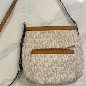 Authentic EUC Michael Kors crossbody bag